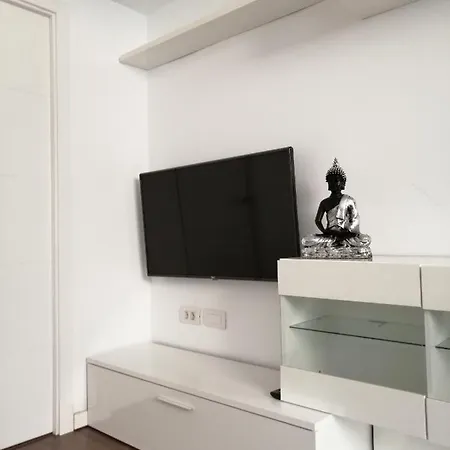 Apartment Homeforguest Island 201 Modern & Minimalist