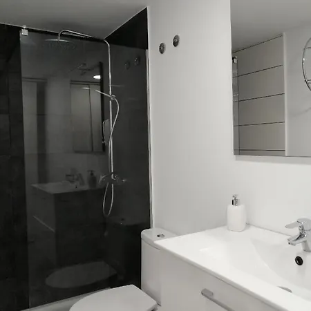Homeforguest Island 201 Modern & Minimalist Apartment *