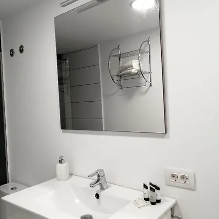 Homeforguest Island 201 Modern & Minimalist Apartment