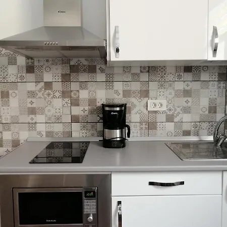 Homeforguest Island 201 Modern & Minimalist Apartment