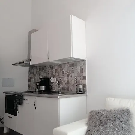 Homeforguest Island 201 Modern & Minimalist Apartment